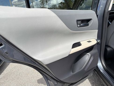 Certified 2024 Toyota Venza Limited image 12