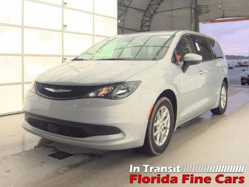 Used 2023 Chrysler Voyager LX FWD image 2
