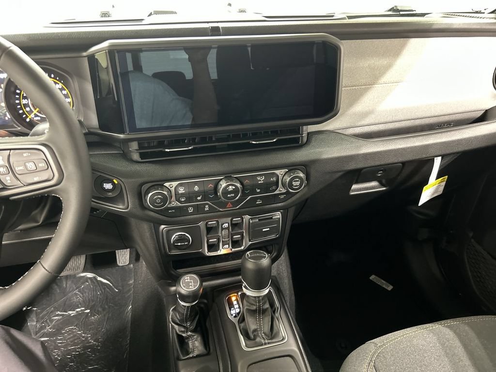 New 2026 Jeep Gladiator Sport AWD/4WD image 17