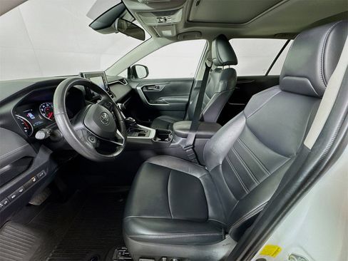 Certified 2020 Toyota RAV4 XLE Premium image 18