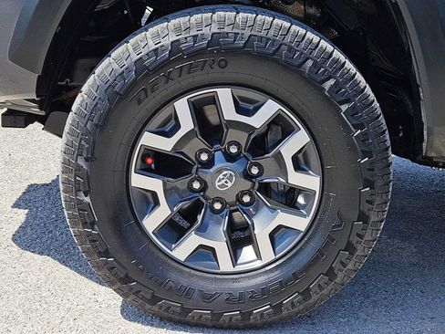 Used 2021 Toyota Tacoma TRD Off-Road AWD/4WD image 13