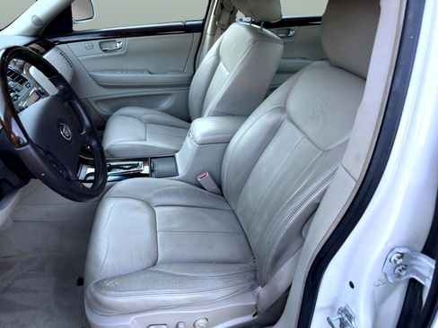 Used 2011 Cadillac DTS Luxury image 3