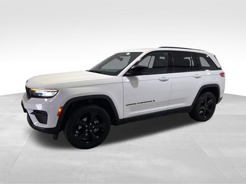 Certified 2023 Jeep Grand Cherokee Altitude AWD/4WD image 22