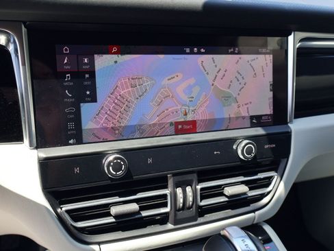 Certified 2023 Porsche Macan S AWD/4WD image 18