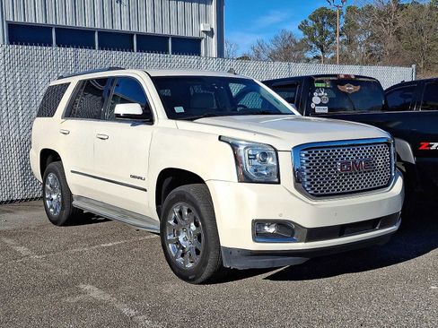 Used 2015 GMC Yukon Denali w/ Touring Package image 2