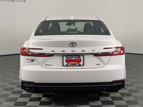Used 2025 Toyota Camry SE image 6