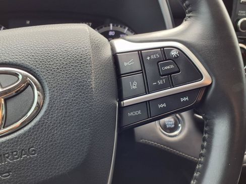 Used 2022 Toyota Highlander XLE FWD image 20