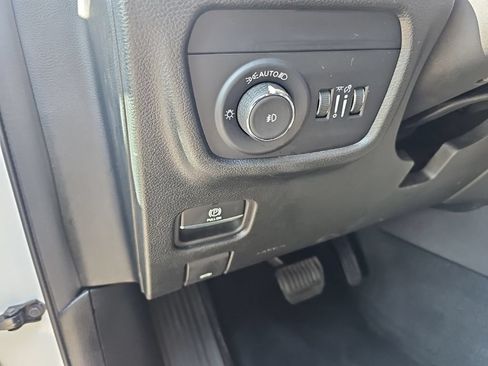 Used 2024 Jeep Grand Cherokee Limited AWD/4WD image 15