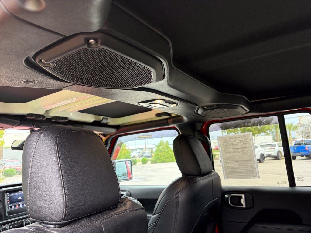 Used 2020 Jeep Wrangler Unlimited Sahara AWD/4WD image 25