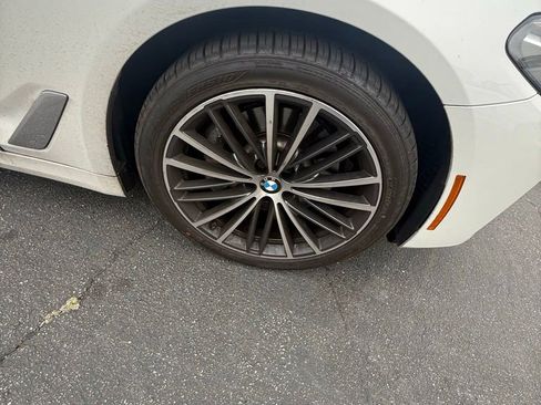 Used 2023 BMW 530i w/ Convenience Package image 4