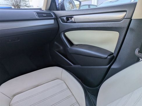 Used 2015 Volkswagen Passat 1.8T SE image 17