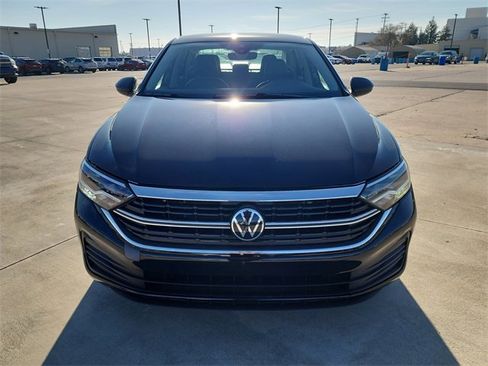 Used 2024 Volkswagen Jetta SE image 8