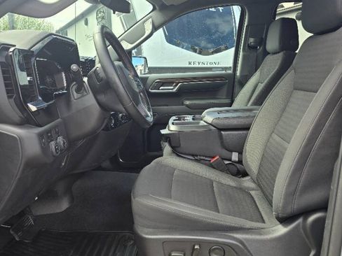 Used 2023 Chevrolet Silverado 1500 LT AWD/4WD image 9