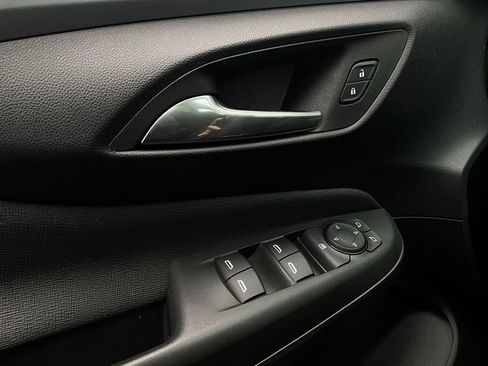 Used 2025 Buick Envista Preferred image 19