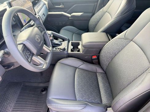 Used 2025 Toyota Tacoma Limited AWD/4WD image 5