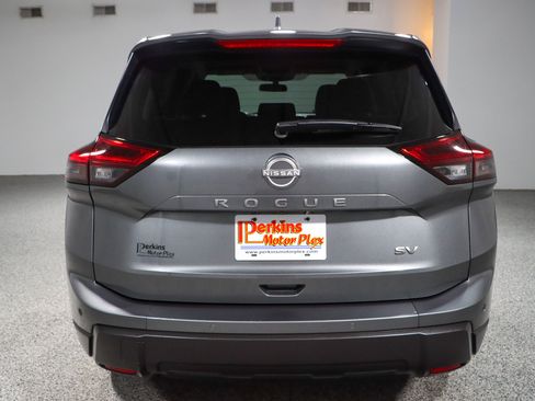 Used 2024 Nissan Rogue SV FWD image 8