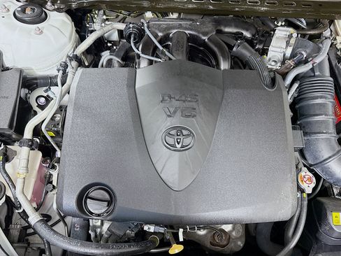 Used 2019 Toyota Avalon Limited image 39