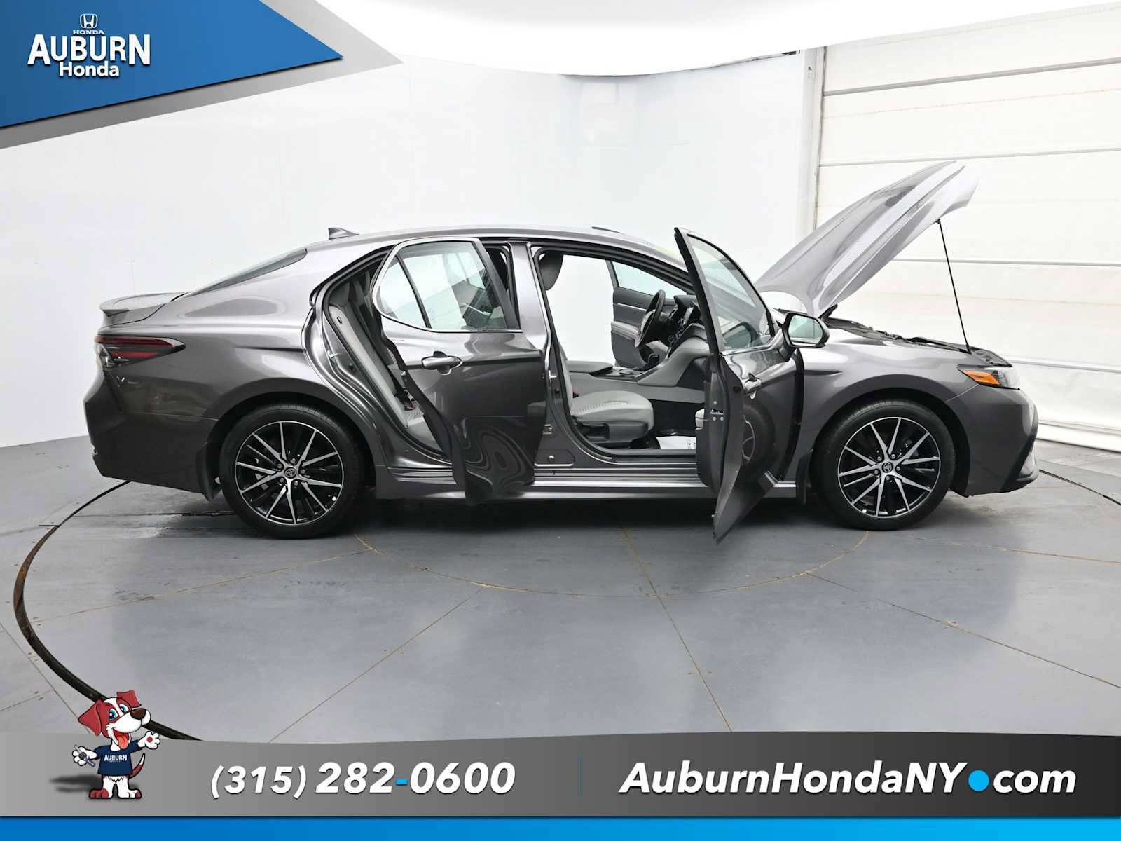 Used 2024 Toyota Camry SE AWD/4WD image 40