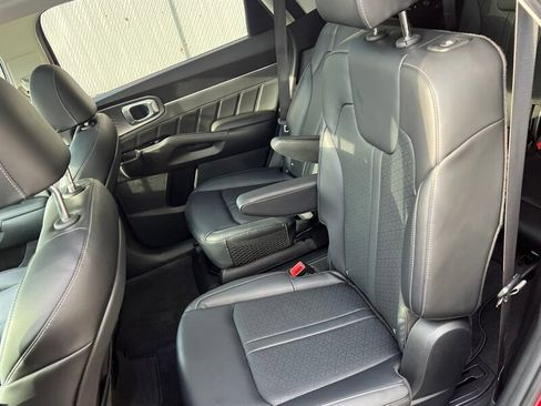 Used 2022 Kia Sorento SX w/ Panoramic Sunroof Package image 21