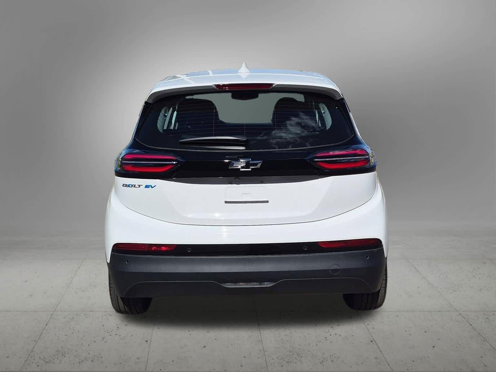Used 2023 Chevrolet Bolt LT w/ Infotainment Package FWD image 5