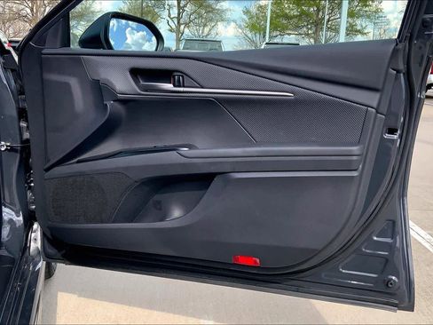 Used 2025 Toyota Camry SE w/ Multimedia Upgrade Package image 22