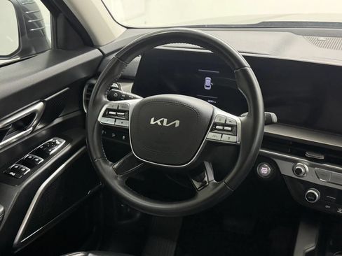 Used 2024 Kia Telluride LX FWD image 28