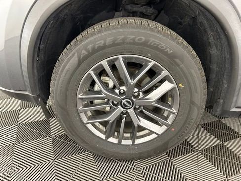 Used 2024 Nissan Rogue S AWD/4WD image 7