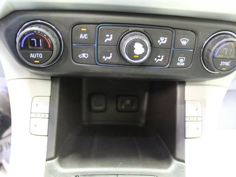 Used 2017 GMC Acadia SLT image 18