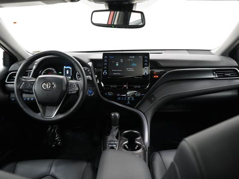 Used 2023 Toyota Camry XLE FWD image 13