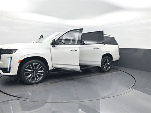 Used 2022 Cadillac Escalade ESV Sport image 40