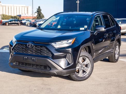 Certified 2025 Toyota RAV4 LE AWD/4WD image 1