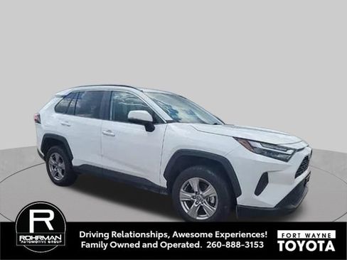 Used 2025 Toyota RAV4 XLE AWD/4WD image 4