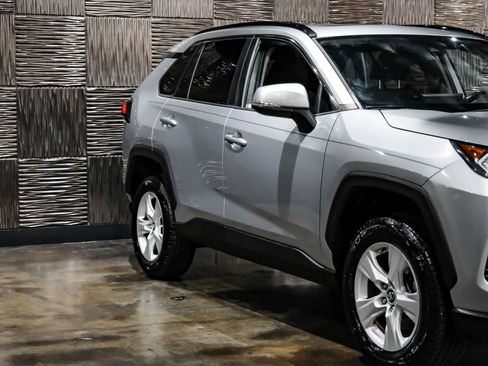 Used 2020 Toyota RAV4 XLE w/ Convenience Package FWD image 6