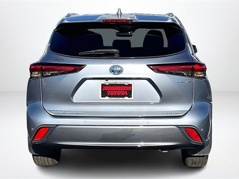Used 2021 Toyota Highlander Limited image 4