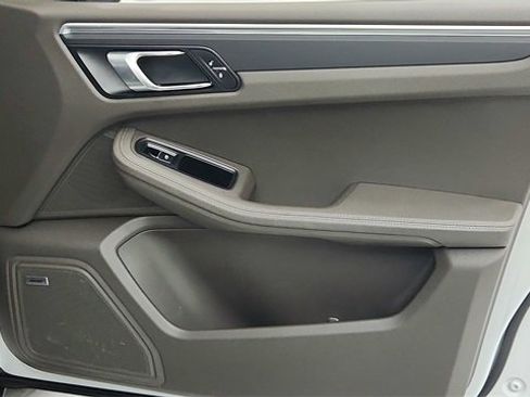 Used 2018 Porsche Macan Sport Edition image 24