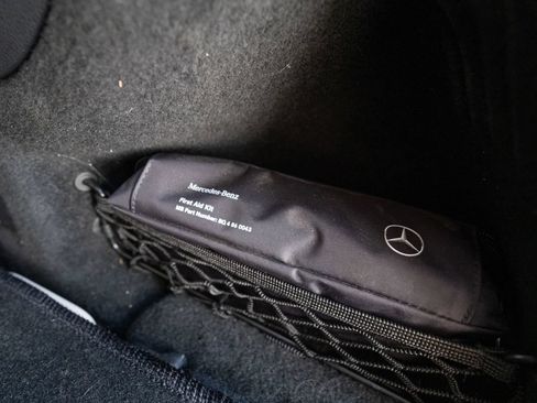 Used 2021 Mercedes-Benz GLB 250 4MATIC w/ Premium Package image 20
