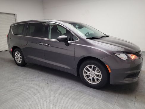 Used 2023 Chrysler Voyager LX FWD image 11