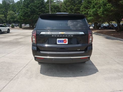Used 2022 Chevrolet Suburban LT w/ Luxury Package RWD image 22