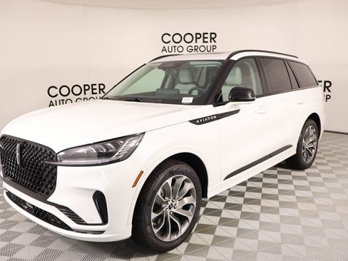 New 2026 Lincoln Aviator AWD w/ Jet Appearance Package image 10