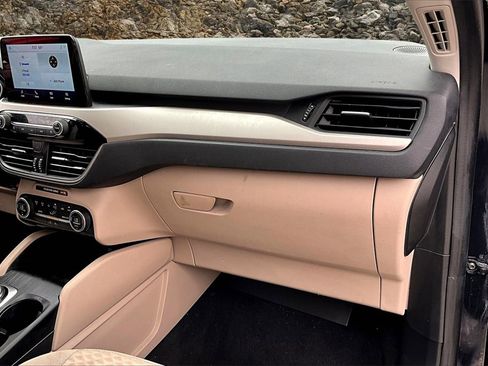 Used 2021 Ford Escape SE image 16