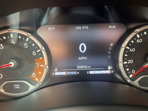 Used 2020 Jeep Renegade Limited w/ UConnect 8.4 Nav Group FWD image 9
