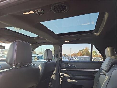 Used 2018 Ford Explorer Limited image 37