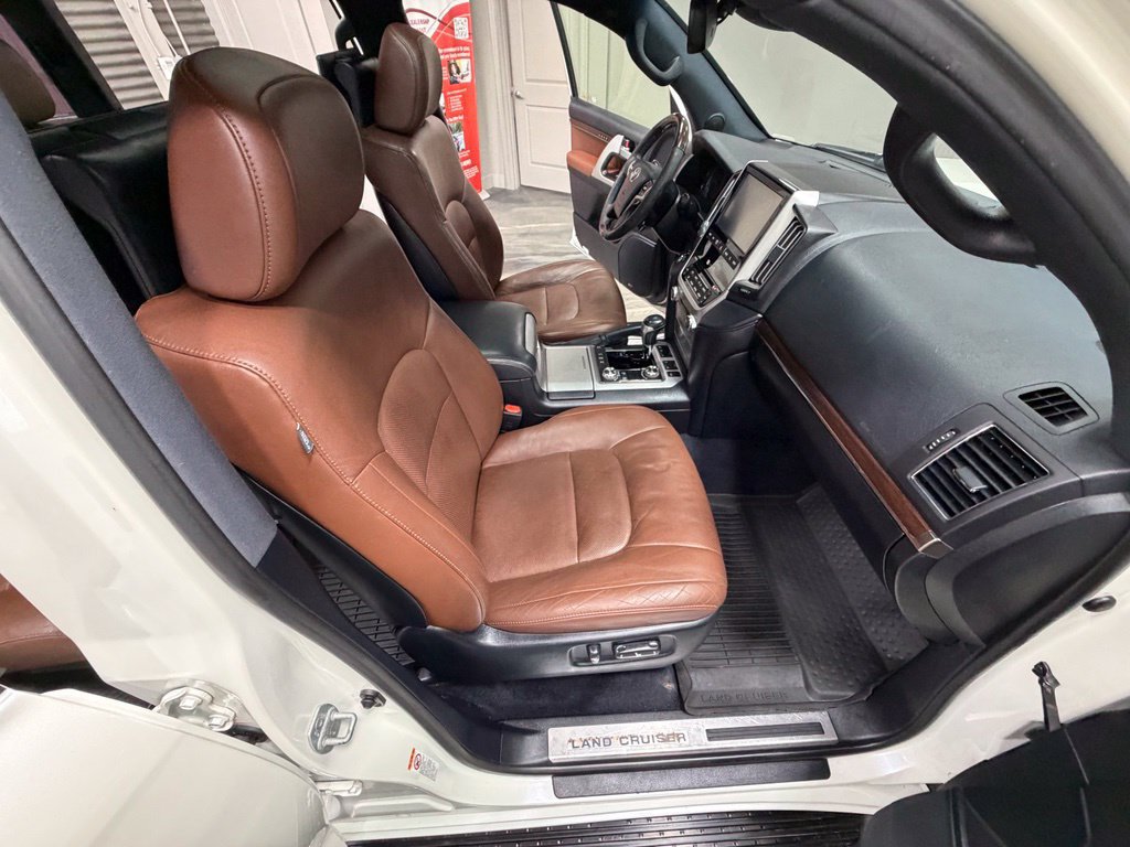 Used 2016 Toyota Land Cruiser AWD/4WD image 54