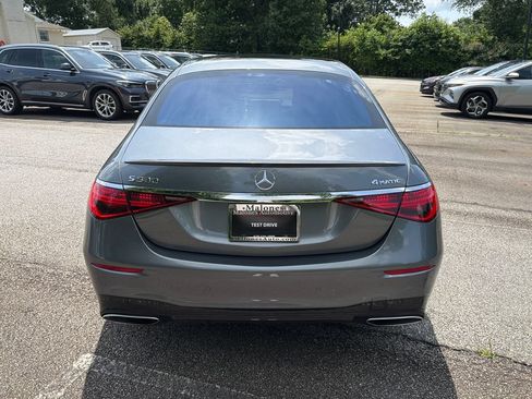 Used 2022 Mercedes-Benz S 580 4MATIC Sedan w/ AMG Line Package image 6