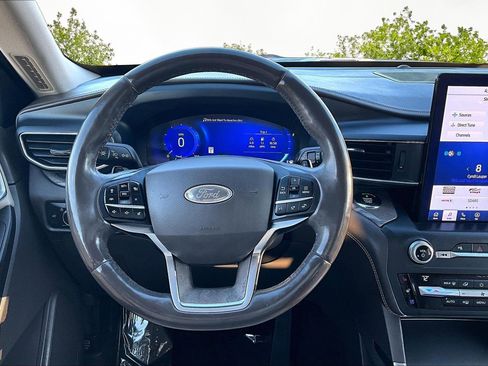 Used 2020 Ford Explorer Platinum w/ Premium Technology Package image 5