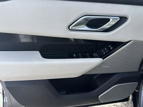 Used 2020 Land Rover Range Rover Velar S image 32
