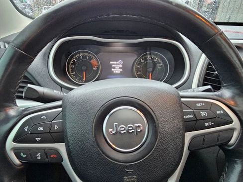 Used 2016 Jeep Cherokee Trailhawk w/ Leather Interior Group image 17