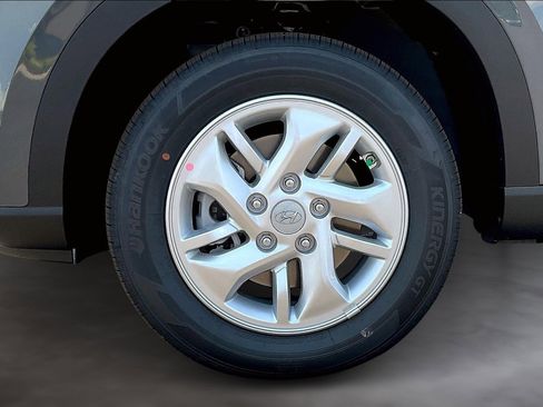 New 2025 Hyundai Venue SE image 12