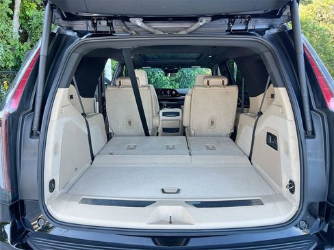 Used 2024 Cadillac Escalade Premium Luxury image 23