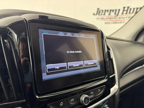 Used 2018 Chevrolet Traverse LT FWD image 16